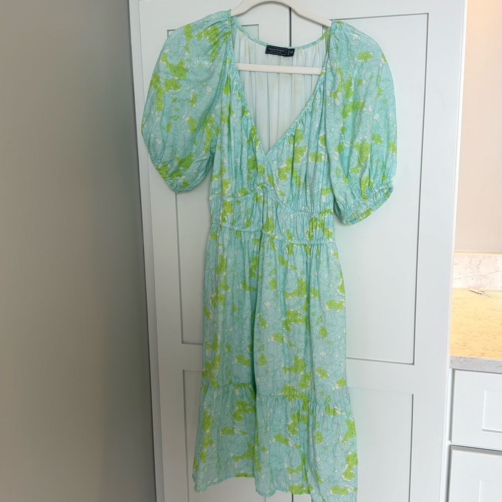 Vineyard vine! Like new puff sleeve dress - Picture 1 of 3